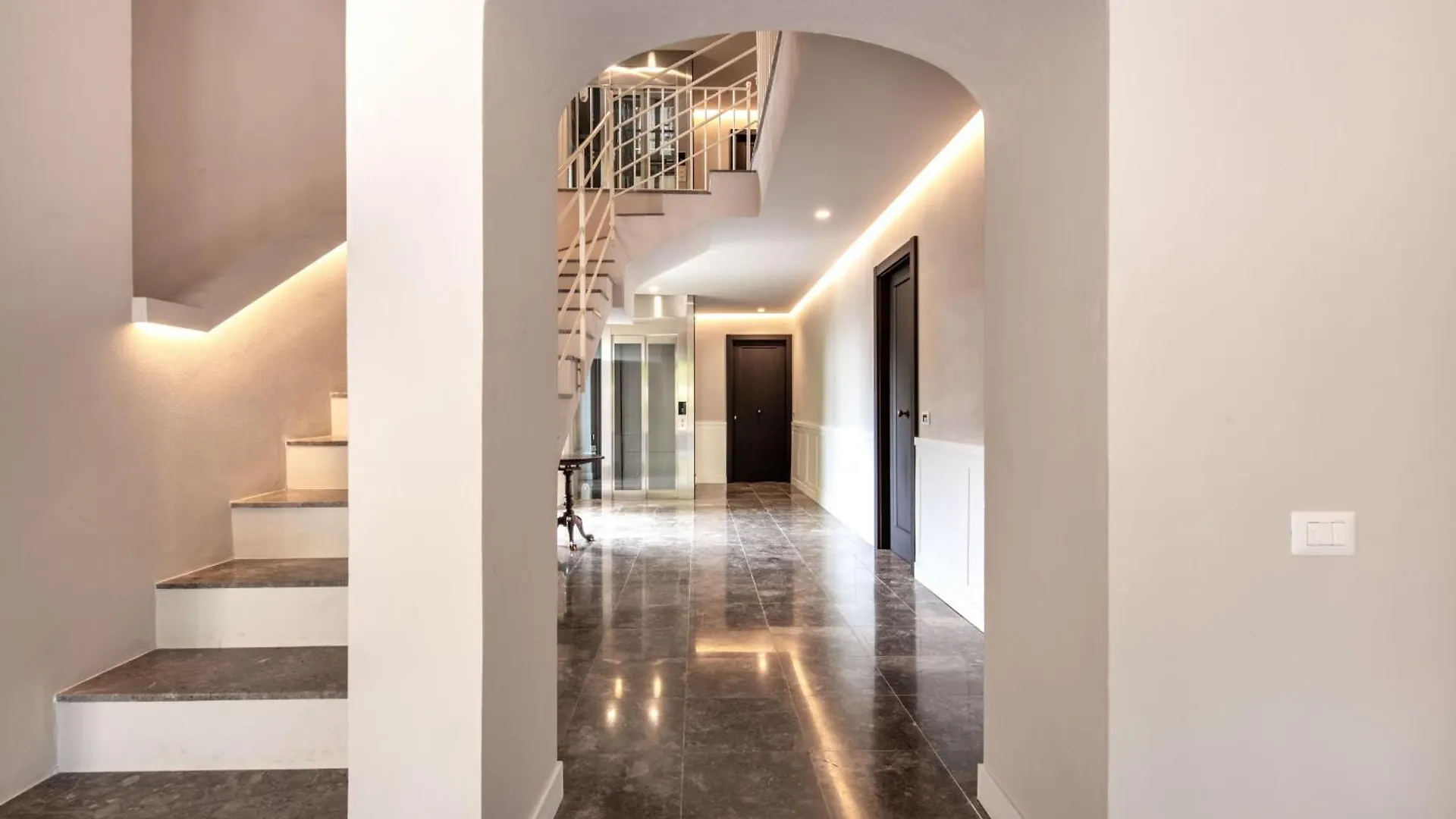 Palazzo De Gregorio Apartments Palermo 0*,  Italy